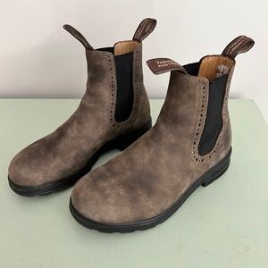 Blundstones size 7/7.5 Women’s or AUS 4.5 - excellent condition